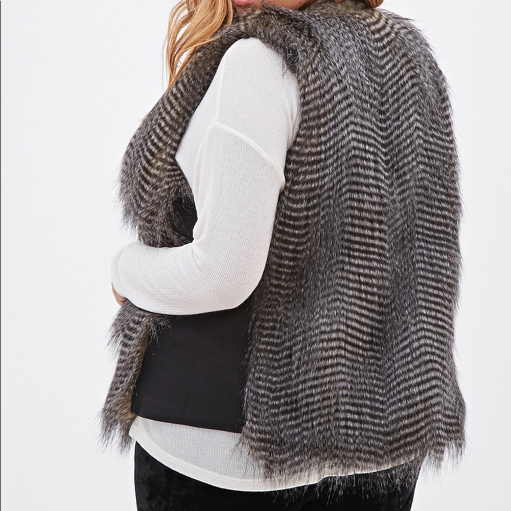 BRAND NEW F21 PLUS FAUX FUR VEST